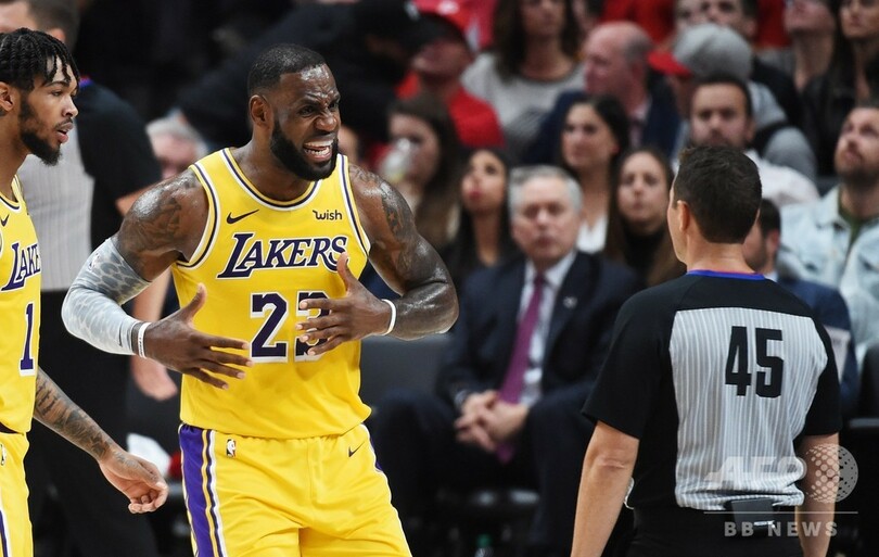 レブロン、レイカーズ初戦は黒星 豪快ダンク含む26得点も実らず