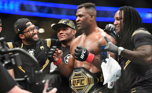 フランシス・ガヌー UFC 手軽 トレーディングカード 13/49 サイン入り
