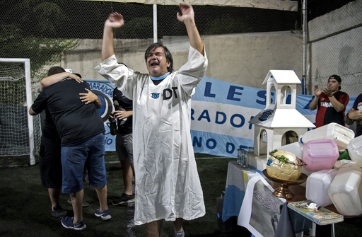 マラドーナ教 の信者 崇拝する神しのぶ 存命なら61歳の誕生日 写真9枚 国際ニュース Afpbb News