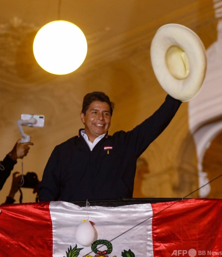 ペルー大統領選、カスティジョ氏が勝利宣言 フジモリ氏は20万票の無効主張