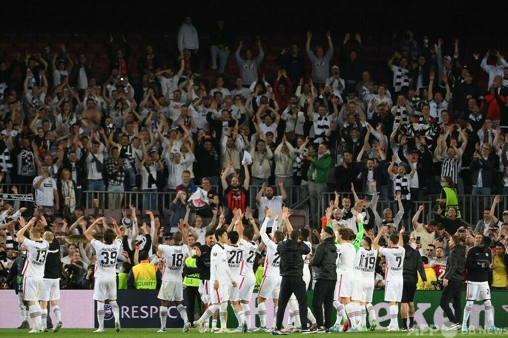 シャビ監督「ホーム奪われた」 ELでのアウェーファン大挙に 写真1枚 国際ニュース：AFPBB News