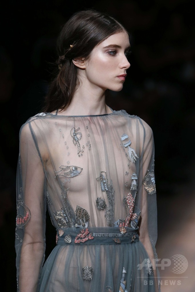 18世紀の貴族によるグランドツアーがコンセプト、「ヴァレンティノ」15年春夏