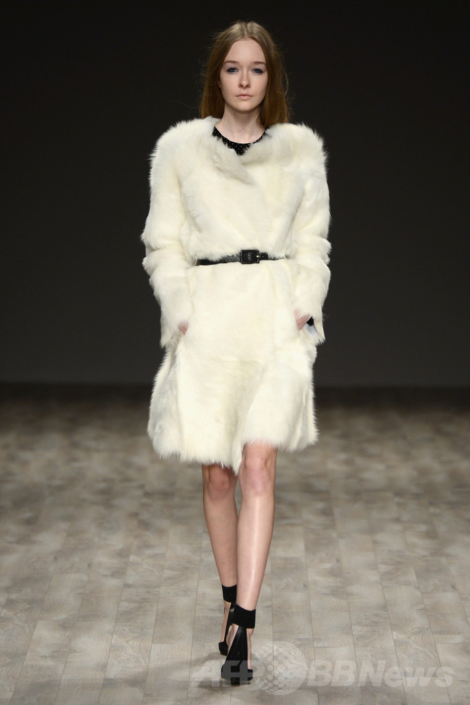 ＜14/15年秋冬NYコレクション＞ジル・スチュアート