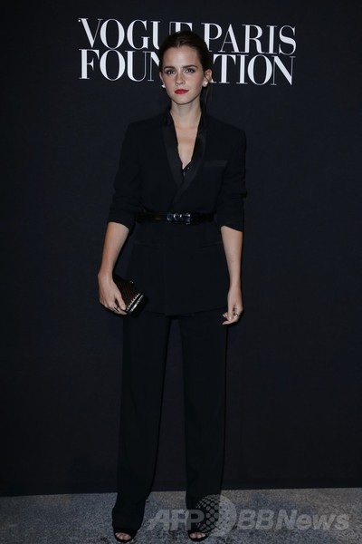 エマ・ワトソン、「ヴォーグ パリ ファンデーション」設立記念ガラで着用したのは・・・