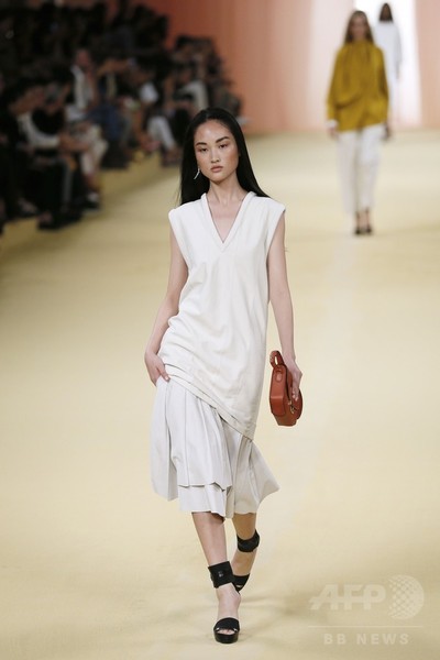 有終の美を飾る穏やかで上質なコレクション、「エルメス」15年春夏