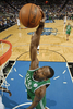 09-10NBA、オーランド・マジック（%%Orlando Magic%%）対ボストン・セルティックス（%%Boston Celtics%%）。試合はセルティックスが86-77で勝利した。写真はダンクシュートを狙うセルティックスのトニー・アレン（%%Tony Allen%%）。（2009年12月25日撮影）(c)AFP/Getty Images/NBAE/Fernando Medina
