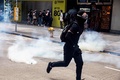 香港で、民主派のデモに向けて発射された催涙弾（2020年5月24日撮影）。(c)ISAAC LAWRENCE / AFP