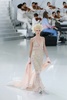 フランス・パリ市内で発表された「シャネル（CHANEL）」14年春夏オートクチュールコレクション（2014年1月21日撮影）。(c)AFP/PATRICK KOVARIK