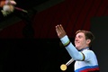 UCIロード世界選手権、エリート男子ロードレース。表彰式で優勝を喜ぶレムコ・エベネプール（2022年9月25日撮影）。(c)WILLIAM WEST / AFP