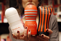 仏パリ（Paris）市内のアダルトグッズショップで販売されている典雅（Tenga）のセックス玩具ラインアップ「TENGA」シリーズ（2010年11月25日撮影）。(c)AFP/FRANCOIS GUILLOT