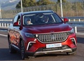 トルコ北西部ブルサ県ゲムリクで開かれた同国初の電気自動車（EV）を開発・生産する合弁企業TOGGの工場開業式に参加し、エミネ・エルドアン大統領夫人（左）を乗せた電気自動車を運転するレジェプ・タイップ・エルドアン大統領。トルコ大統領府提供（2022年10月29日撮影）。(c)AFP PHOTO /TURKISH PRESIDENCY PRESS OFFICE