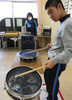 神奈川県相模原市で、障害に合わせて特別に開発された打楽器「オープン・メッシュ・パッド（Open Mesh Pad）」を使った授業を受ける相模原中央支援学校の生徒たち（2016年2月2日撮影）。(c)AFPBB News/Yoko Akiyoshi
