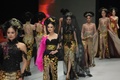 インドネシアの首都ジャカルタ（Jakarta）で開催されたインドネシア・ファッションウィーク（Indonesia Fashion Week）で発表されたAnne Avantieの新作（2014年2月23日撮影）。(c)AFP/ADEK BERRY
