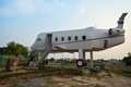 カンボジア・シエムレアプ近郊で、チラチ・ポーさんが建てた飛行機そっくりの家（2023年3月12日撮影）。(c)TANG CHHIN SOTHY / AFP