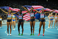 第13回世界陸上大邱大会（13th IAAF World Championships in Athletics Daegu）は4日、女子4×100メートルリレー決勝が行われ、米国が41秒56で金メダルを獲得した。

金メダルを獲得し、国旗を手に歓喜する米国の選手（2011年9月4日撮影）。(c)AFP/OLIVIER MORIN