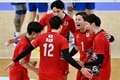 パリ五輪、バレーボール男子準々決勝、イタリア対日本。ポイント獲得を喜ぶ日本の選手（2024年8月5日撮影）。(c)Miguel MEDINA / AFP