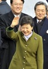 韓国・ソウル（Seoul）の国会議事堂前で行われた就任式を終えた朴槿恵（パク・クンヘ、Park Geun-Hye）新大統領（2013年2月25日撮影）。(c)AFP/ JUNG YEON-JE
