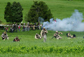 米ペンシルベニア（Pennsylvania）州ゲティスバーグ（Gettysburg）で28日、南北戦争（1861～65年）の「ゲティスバーグの戦い（The Battle of Gettysburg）」が再現された。

南北戦争中最大といわれる会戦から150年を記念し3日間にわたって行われるイベントには、当時の兵士らに扮する約1万人が参加。激しい「戦い」を繰り広げる。

写真は「南部同盟の兵士」たち（2013年6月28日撮影）。(c)AFP/Karen BLEIER
