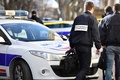 受刑者を護送中の車が襲われたフランス南部タラスコンの裁判所前に出動した警察官ら（2019年1月28日撮影）。(c)GERARD JULIEN / AFP