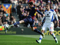 12-13スペイン1部リーグは10日、第23節の試合が各地で行われ、FC バルセロナ（FC Barcelona）が6-1でヘタフェ（Getafe CF）に大勝した。

ボールをコントロールするFCバルセロナのリオネル・メッシ（Lionel Messi、2013年2月10日撮影）。(c)AFP/LLUIS GENE