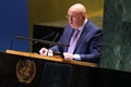 ロシアによるウクライナ侵攻から3年となるのにあわせて開かれた国連総会で演説するロシアのワシリー・ネベンジャ国連大使。米ニューヨークの国連本部で（2025年2月24日撮影）。(c)CHARLY TRIBALLEAU / AFP