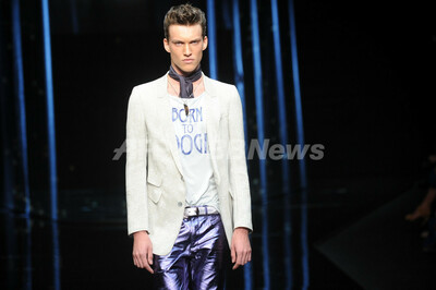 13年春夏ミラノ メンズコレクション ロベルト カヴァリ 写真34枚 ファッション ニュースならmode Press Powered By Afpbb News