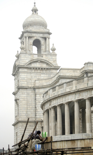 築86年のビクトリア記念堂 改修工事が進む - インド