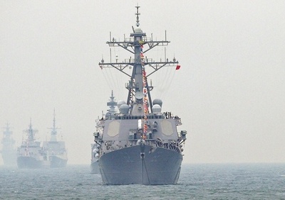 米海軍、ミサイル駆逐艦を韓国沖に派遣 ミサイル攻撃に備え