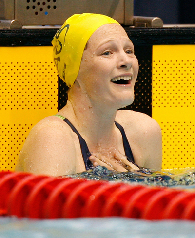 キャンベル 女子50メートル自由形を制す