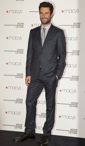 マルーン5のアダム・レヴィーン、初のフレグランスを発表