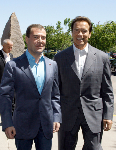 ロシア大統領とシュワルツェネッガー氏、スキーの約束交わす