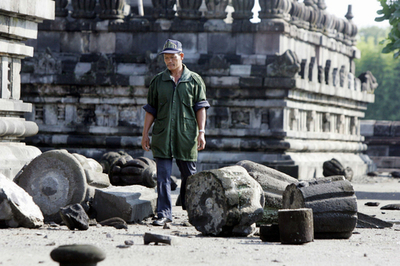 ＜ジャワ島中部地震＞死者3300人以上 - インドネシア