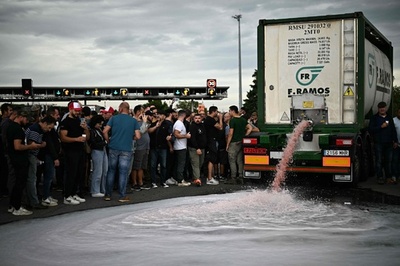 仏南部ワイン生産者、スペイン産輸入に抗議し道路封鎖