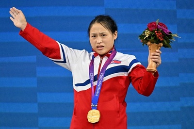 北朝鮮2選手が世界新で金メダル アジア大会・重量挙げ女子