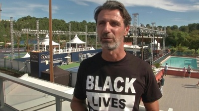 新形式のテニス大会UTS開幕、初戦は「狙撃手」が「挑戦者」に勝利