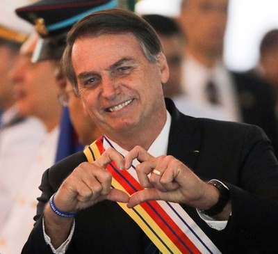 ブラジルのボルソナロ大統領、就任3か月で支持率急落 民政復帰後最低に