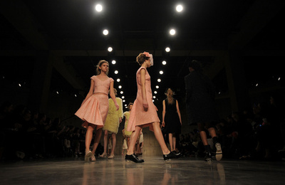 ＜13/14年秋冬ロンドンコレクション＞シモーネ・ロシャ