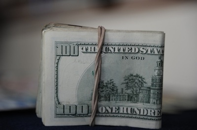 正直者のヨルダン男性、拾った約4000万円を届出