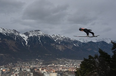 ジャンプ週間第3戦が強風で中止 別会場での開催に