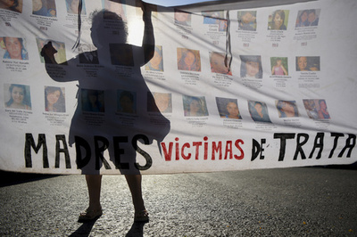 「虐待痕隠す化粧」紹介で非難殺到、モロッコ国営TVが陳謝