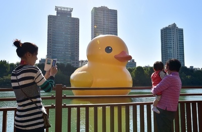 巨大アヒル、今度は韓国・ソウルに登場