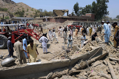 パキスタン北西部の自爆攻撃、死者102人に