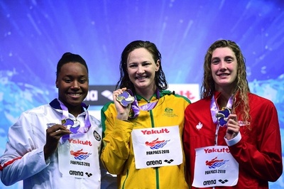 女子100m自由形でキャンベル金、リオ五輪の悪夢振り払う パンパシ水泳