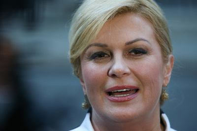 クロアチア大統領、セルビア製チョコ配り国内外から批判集中