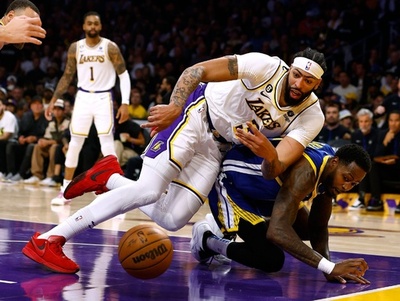 レイカーズ、ウォリアーズに大勝で2勝1敗 ヒートも2勝目