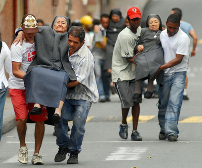 コロンビア軍の弾薬庫で爆発事故　6人行方不明