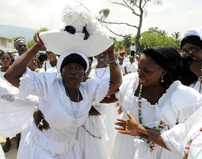 大地震の犠牲者悼むブードゥー教の儀式、ハイチ