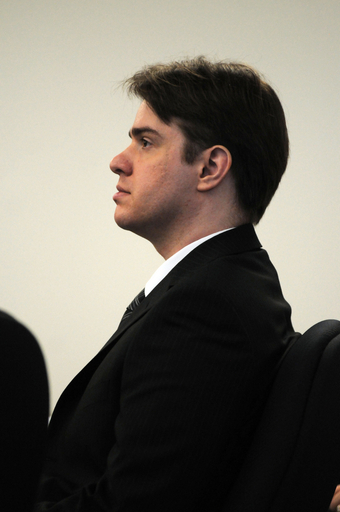 殺人事件の「生々しい」弁論に心の準備を、米裁判で弁護人が陪審員に要請