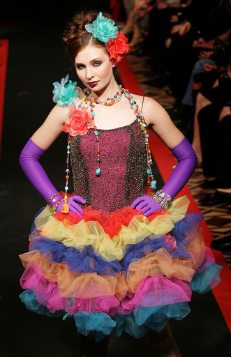 ブダペストでオートクチュールコレクション開催、タマス・ナレイが新作発表 - ハンガリー