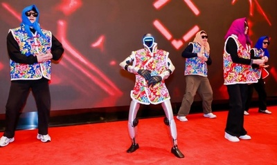 人型ロボットが中国の旧正月で一番の「引っ張りだこ」に